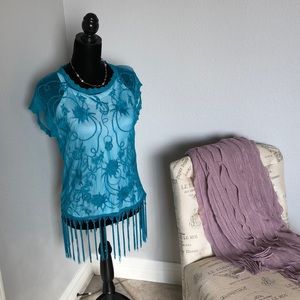 Like New.  Sleeveless lace and fringe top
